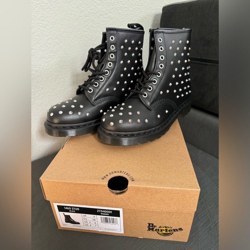 NWT Dr Martens 1460 Stud Wanama Boot